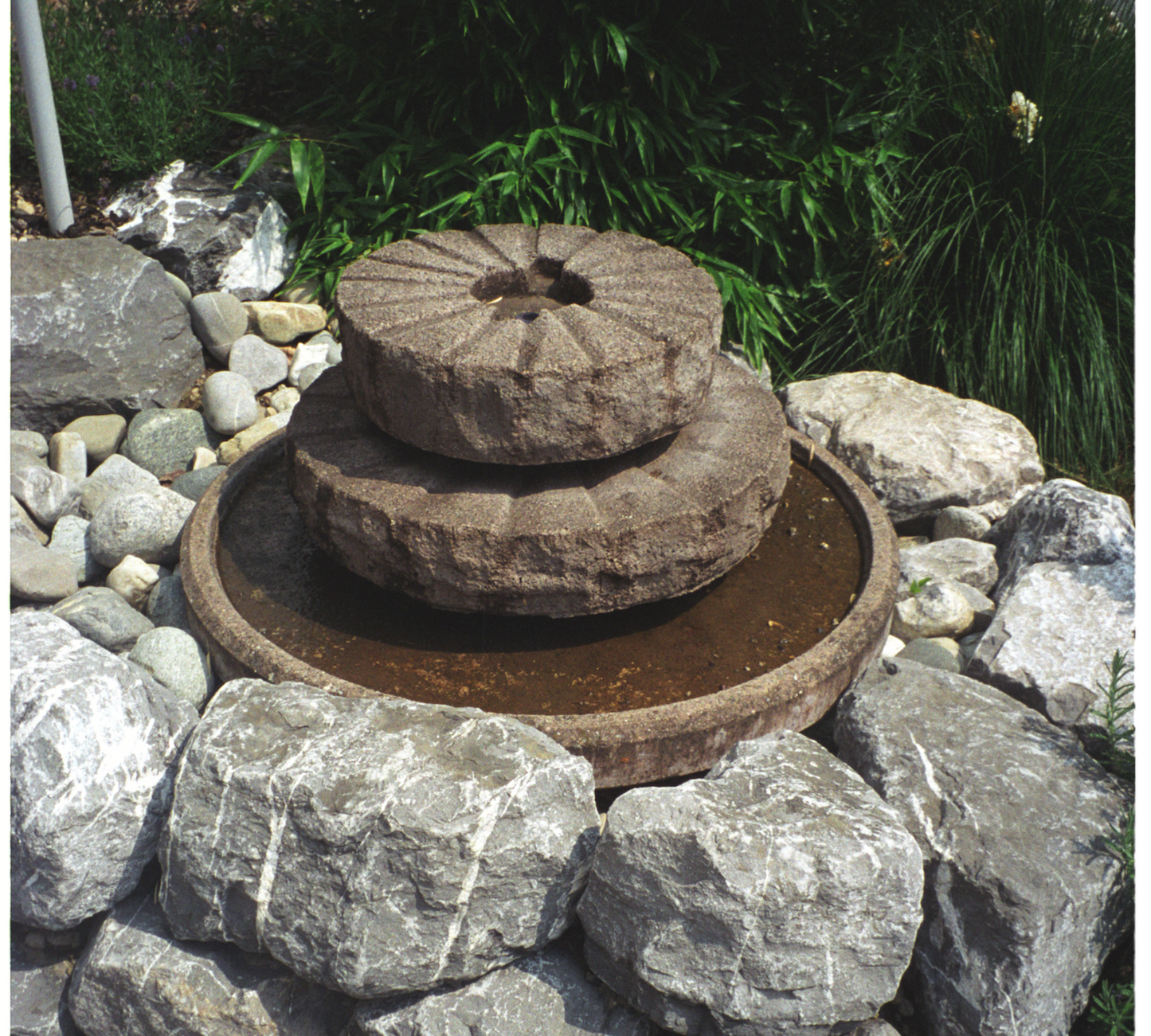 Mill stone well